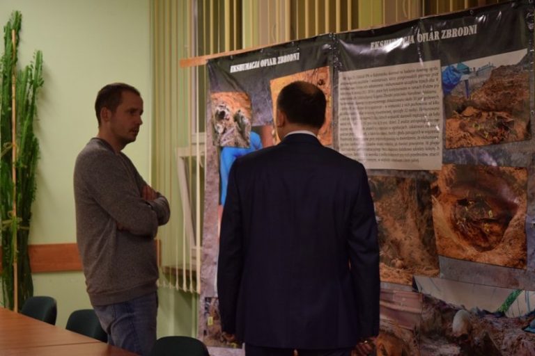 Wystawa dotycząca ofiar zbrodni systemów totalitarnych