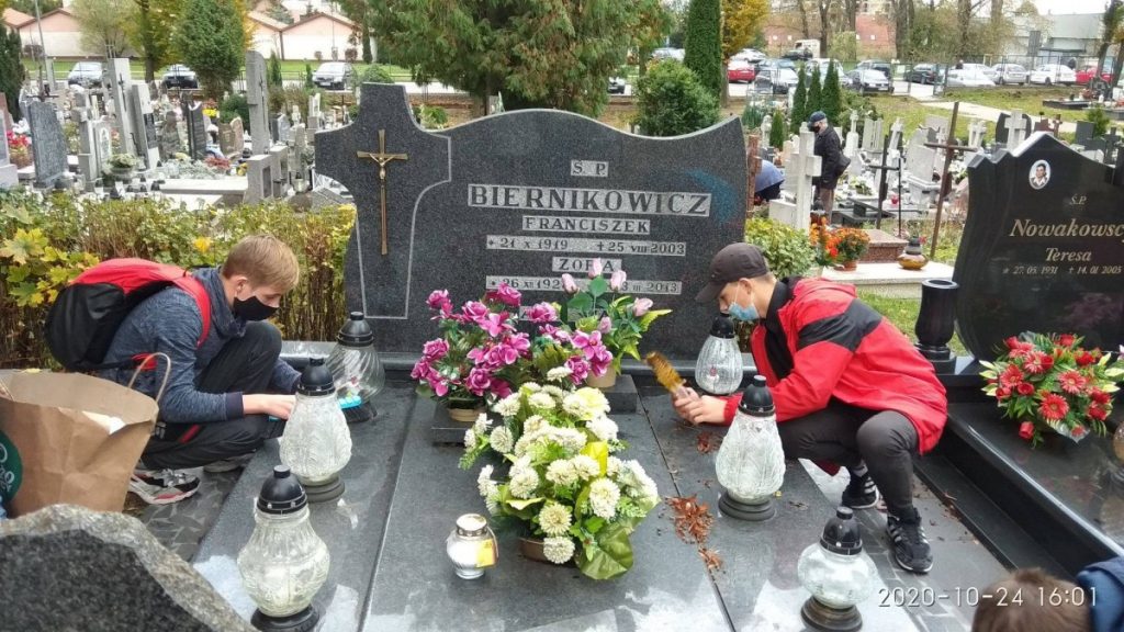 zdjecie wychowankowie MOS pamiętają