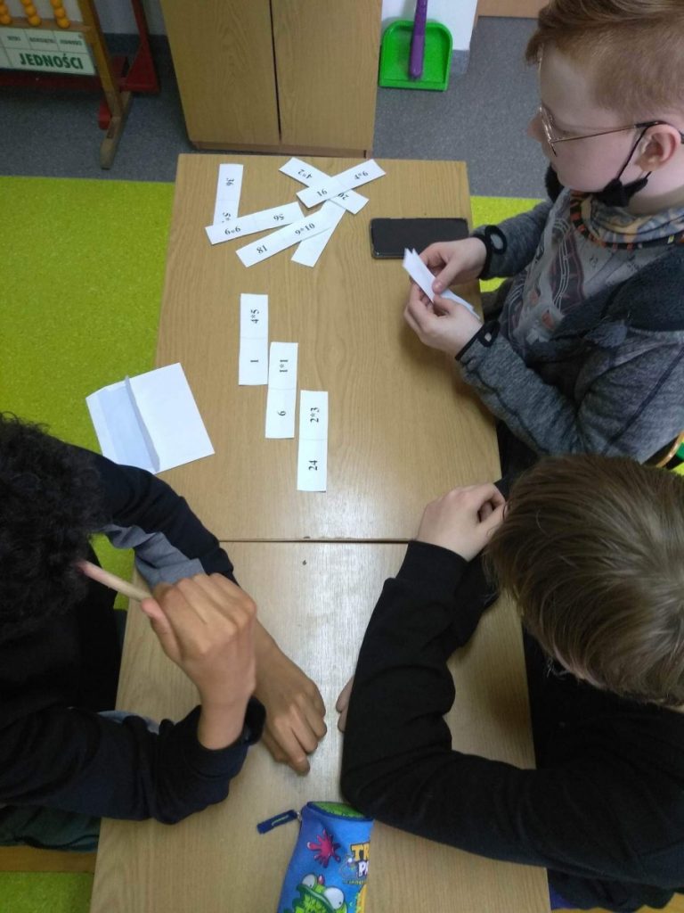 zdjęcia zajęcia matematyczne w specjalnym ośrodku szkolno-wychowawczym