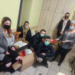 zdjęcia ze zbiorki żywności dla "promyka"