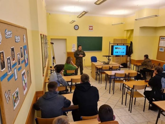 spotkanie z przedstawicielem WKU w Zespole szkół zawodowych