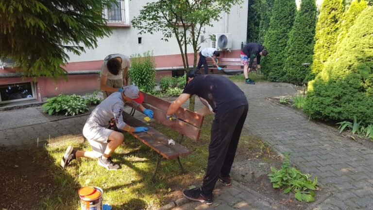 Renowacja ławek w DPS