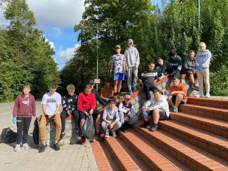 Wychowankowie MOS w akcji „Sprzątanie Świata”