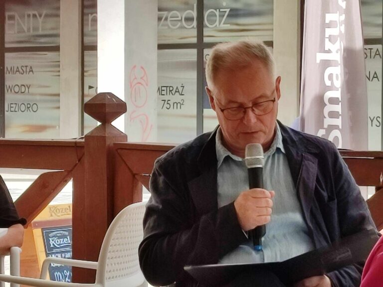 Pogawędki „przy polskim stole” na Pasażu Portowym w Giżycku