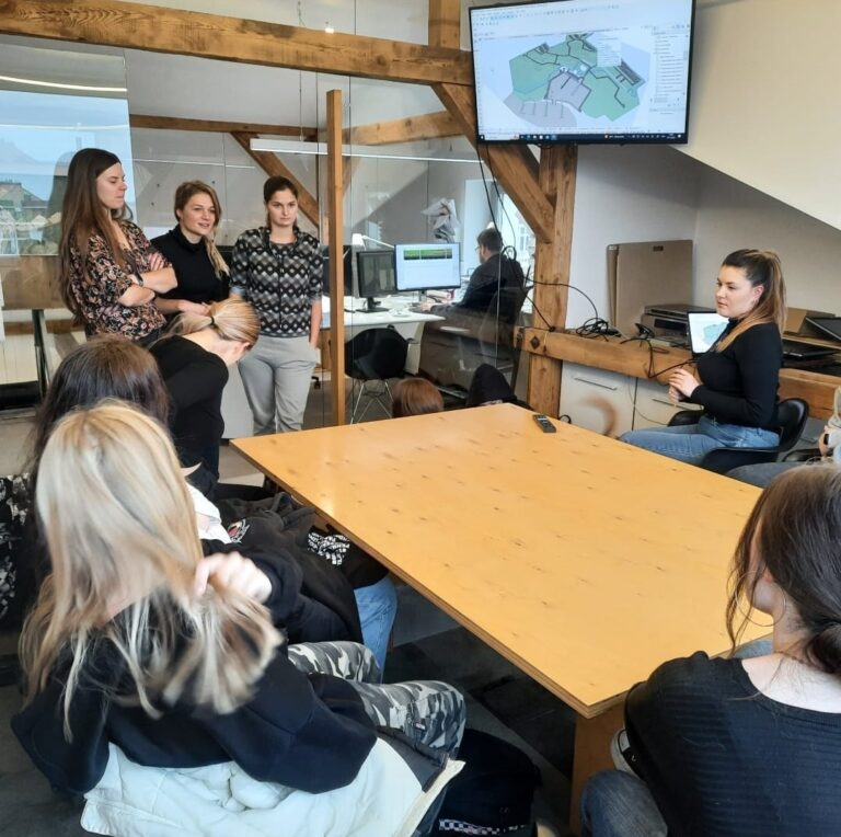 Uczennice II LO z wizytą w pracowni architektonicznej