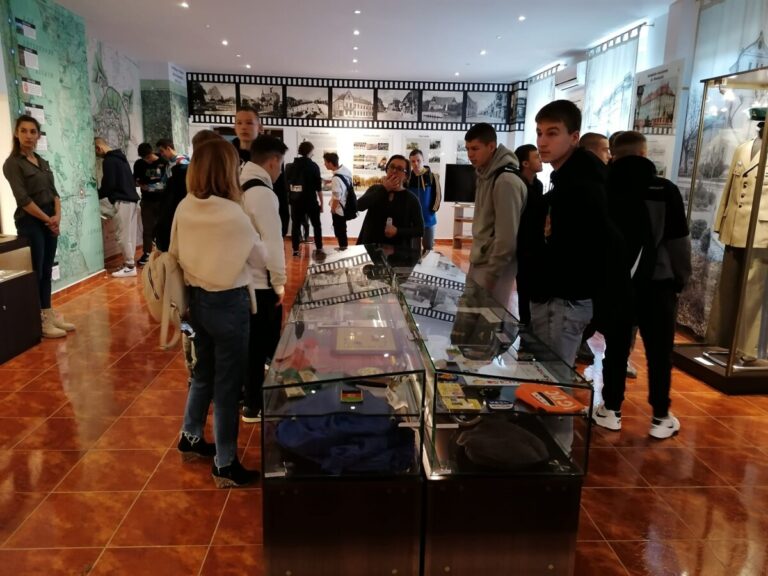 Uczniowie ZSZ na warsztatach historyczno-edukacyjnych w 15 GBZ