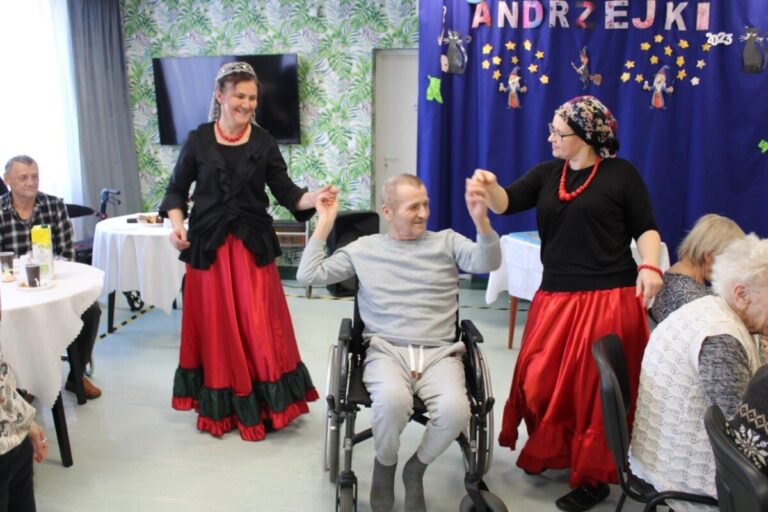 Zabawa Andrzejkowa w DPS Giżycko