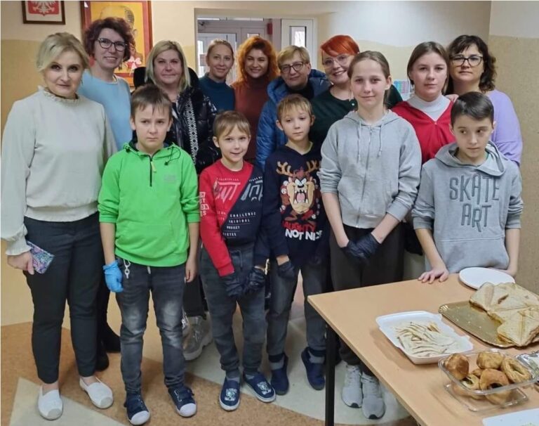 Kiermasz słodyczy, słonyczy i sprzedaż pysznej kawy w SOSW
