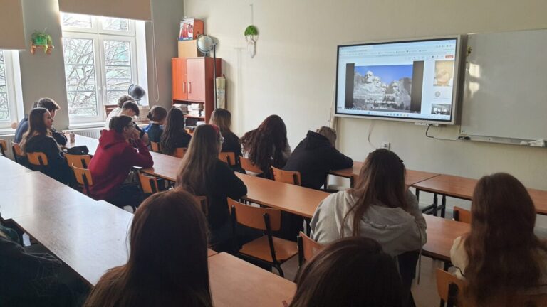 Klasa akademicka SGH z II LO na webinarze
