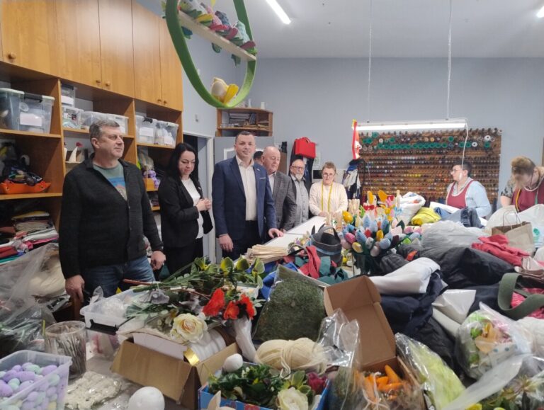 Delegacja z Krzemieńca z wizytą w Zakładzie Aktywności Zawodowej