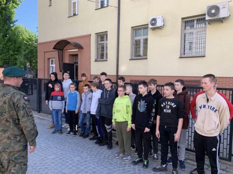 Wychowankowie MOS z wizytą w 112 Batalionie Remontowym Ziemi Ryńskiej