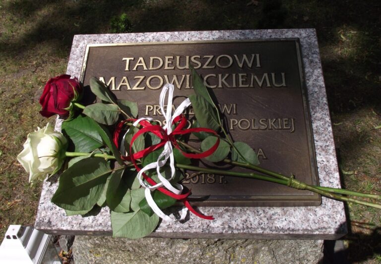 Złożenie kwiatów z okazji Święta Wolności i Praw Obywatelskich