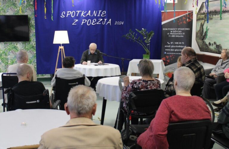 Spotkanie z poezją w DPS w Giżycku