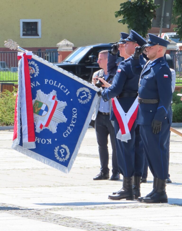 Święto Policji oraz uroczyste wręczenie sztandaru KPP w Giżycku