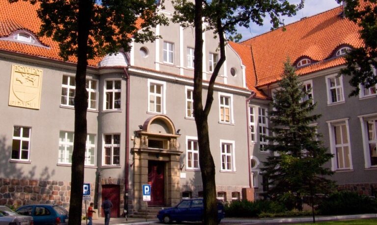 Remont wejścia do USC w Giżycku